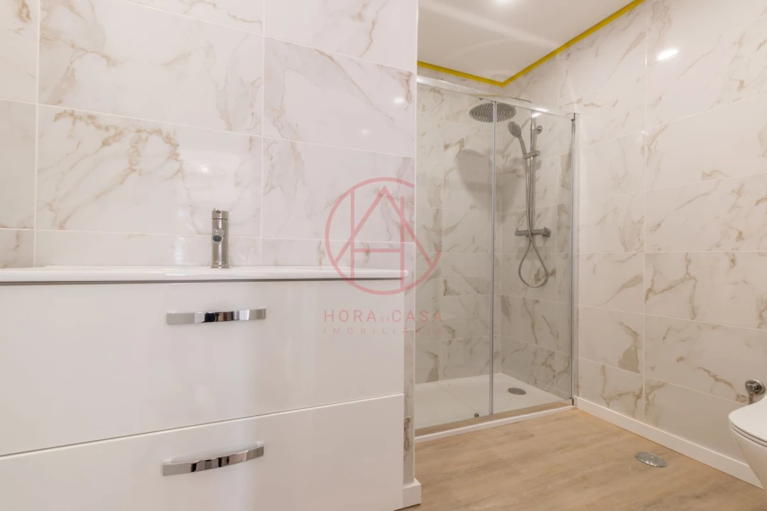 Apartamento T4 para Venda em Almada, Cova da Piedade, Pragal e Cacilhas Foto 12