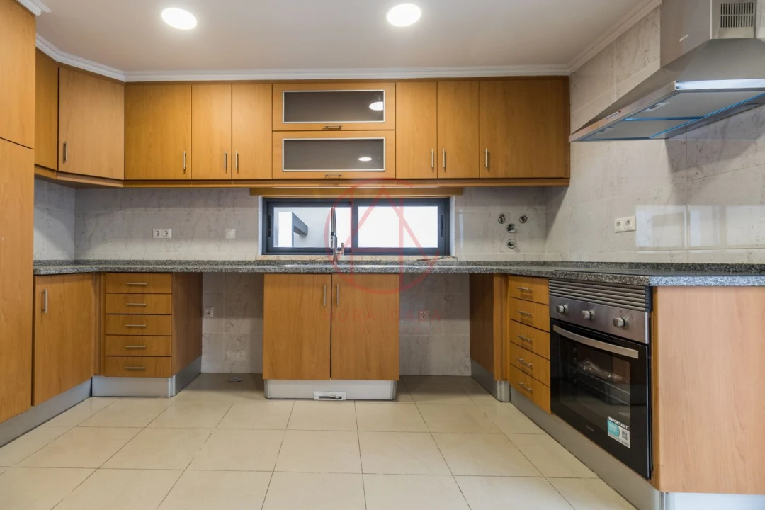 Moradia T5 para Venda em Laranjeiro e Feijó Foto 11