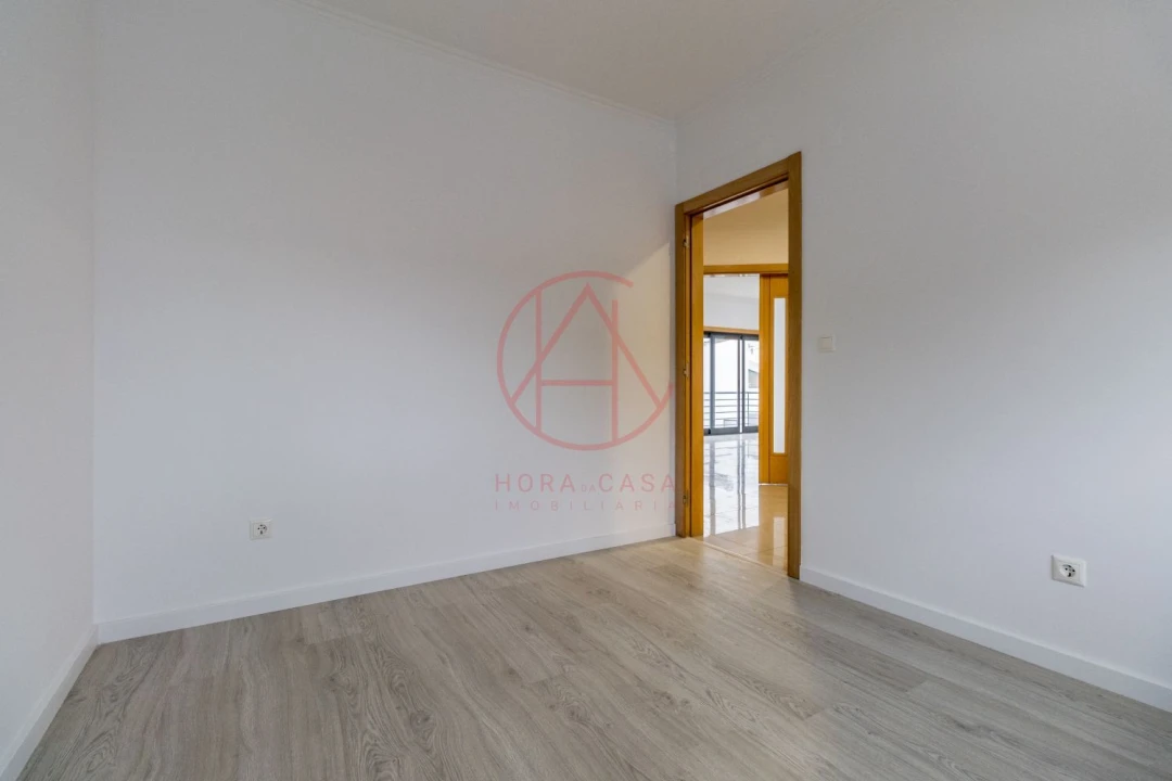 Moradia T5 para Venda em Laranjeiro e Feijó Foto 8