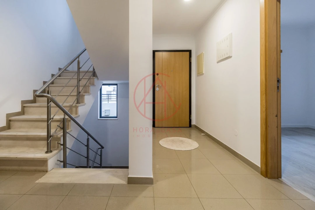 Moradia T5 para Venda em Laranjeiro e Feijó Foto 6