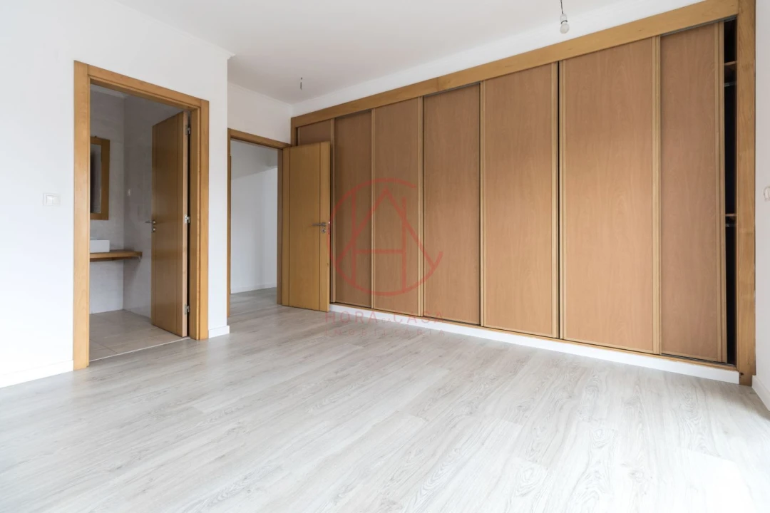 Moradia T5 para Venda em Laranjeiro e Feijó Foto 23