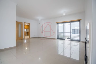 Moradia T5 para Venda em Laranjeiro e Feijó