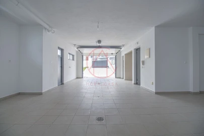 Moradia T5 para Venda em Laranjeiro e Feijó