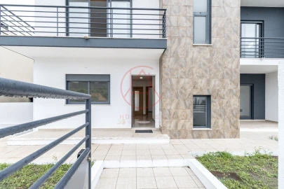 Moradia T5 para Venda em Laranjeiro e Feijó