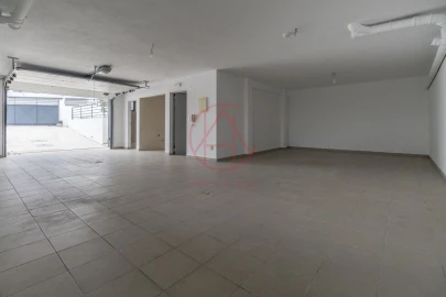 Moradia T5 para Venda em Laranjeiro e Feijó