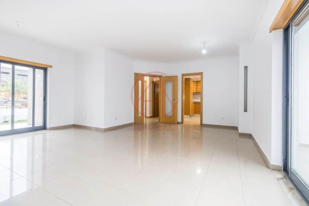 Moradia T5 para Venda em Laranjeiro e Feijó Foto 16