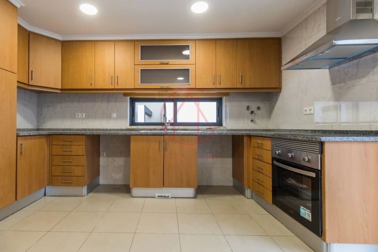 Moradia T5 para Venda em Laranjeiro e Feijó Foto 11