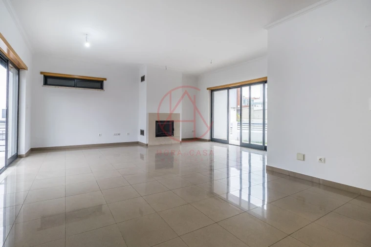 Moradia T5 para Venda em Laranjeiro e Feijó Foto 17