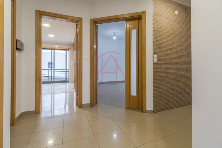 Moradia T5 para Venda em Laranjeiro e Feijó Foto 4