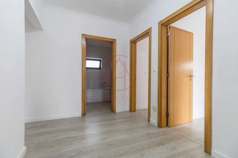 Moradia T5 para Venda em Laranjeiro e Feijó Foto 18