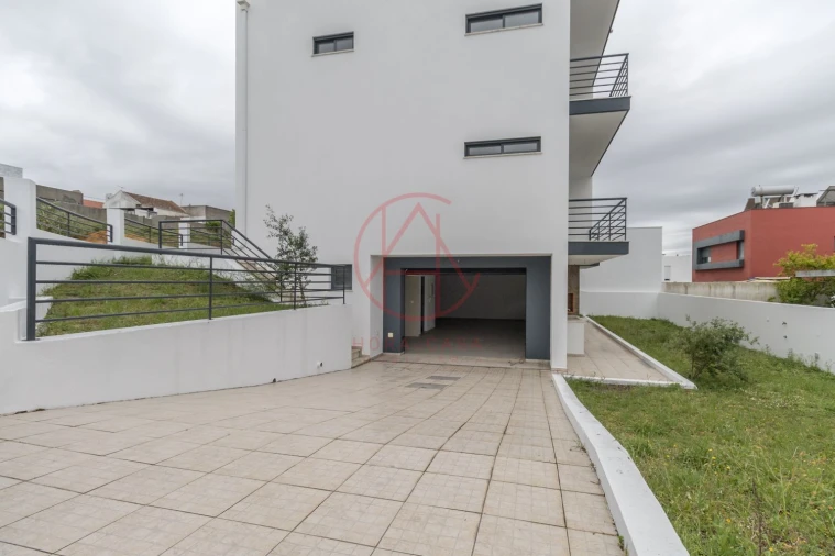 Moradia T5 para Venda em Laranjeiro e Feijó Foto 33