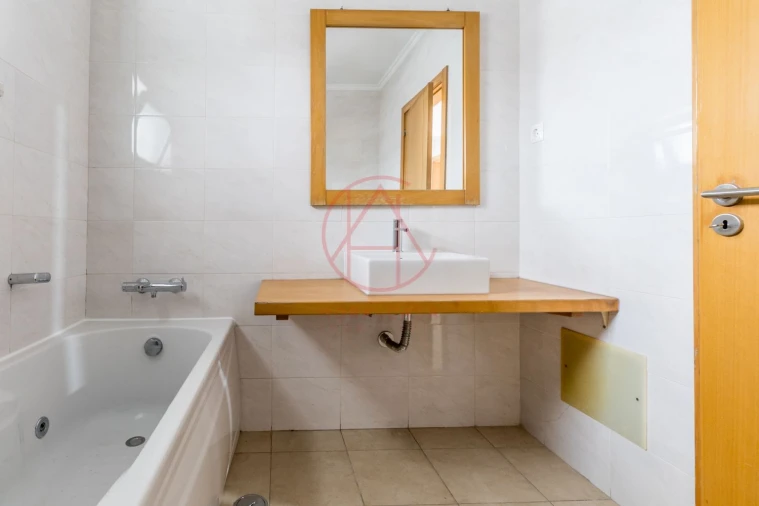 Moradia T5 para Venda em Laranjeiro e Feijó Foto 21