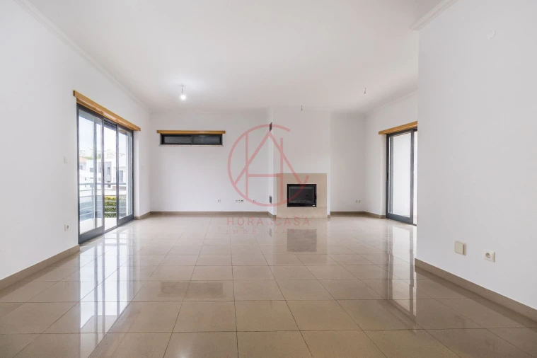 Moradia T5 para Venda em Laranjeiro e Feijó Foto 15