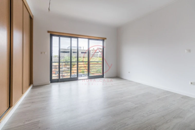 Moradia T5 para Venda em Laranjeiro e Feijó Foto 25