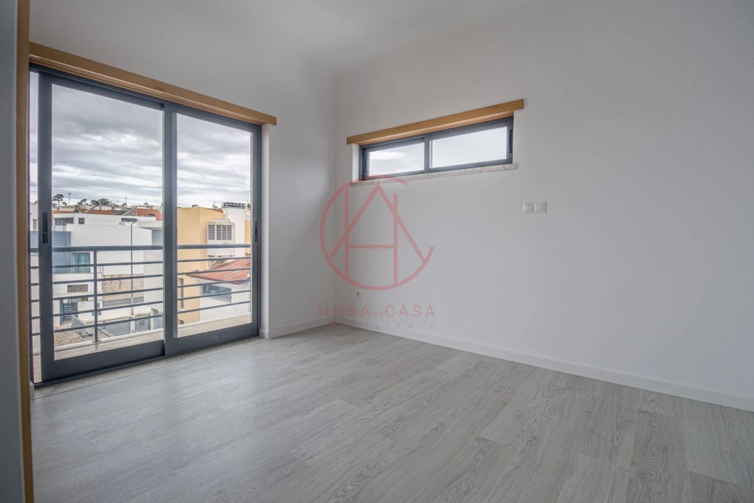 Moradia T5 para Venda em Laranjeiro e Feijó Foto 24