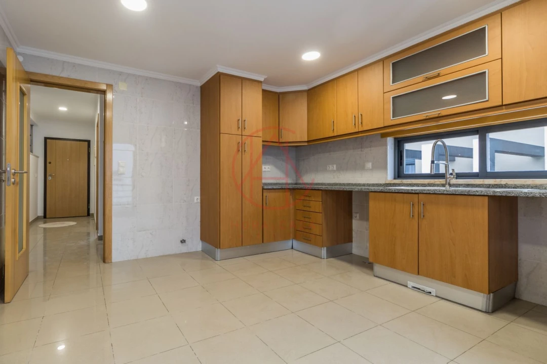 Moradia T5 para Venda em Laranjeiro e Feijó Foto 12