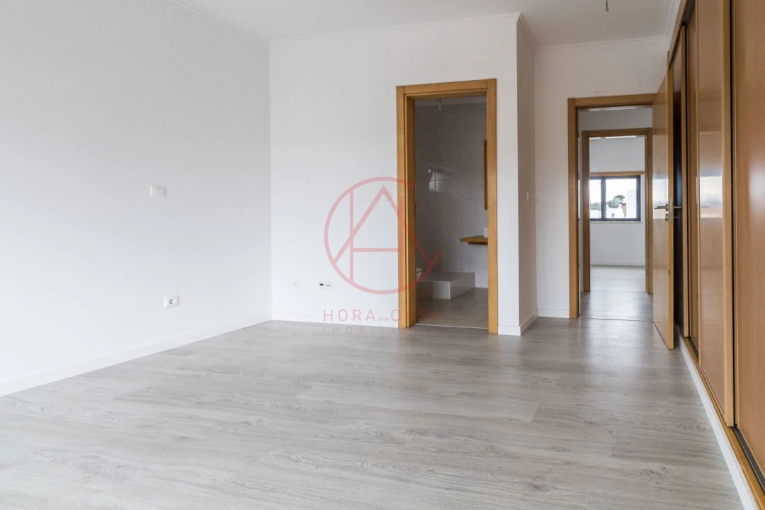 Moradia T5 para Venda em Laranjeiro e Feijó Foto 27