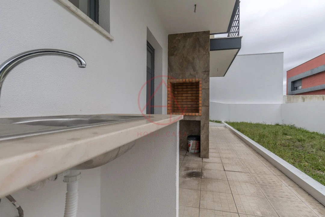 Moradia T5 para Venda em Laranjeiro e Feijó Foto 35