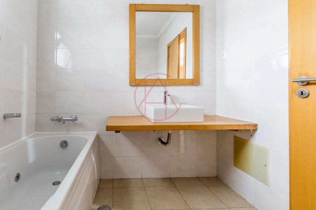 Moradia T5 para Venda em Laranjeiro e Feijó Foto 21