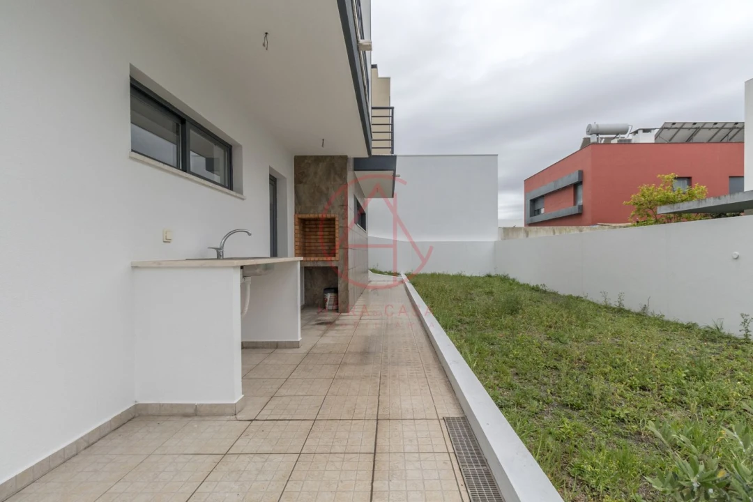 Moradia T5 para Venda em Laranjeiro e Feijó Foto 34