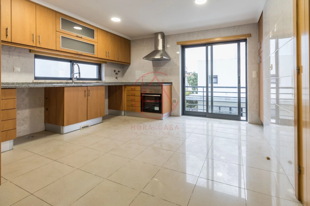 Moradia T5 para Venda em Laranjeiro e Feijó Foto 9