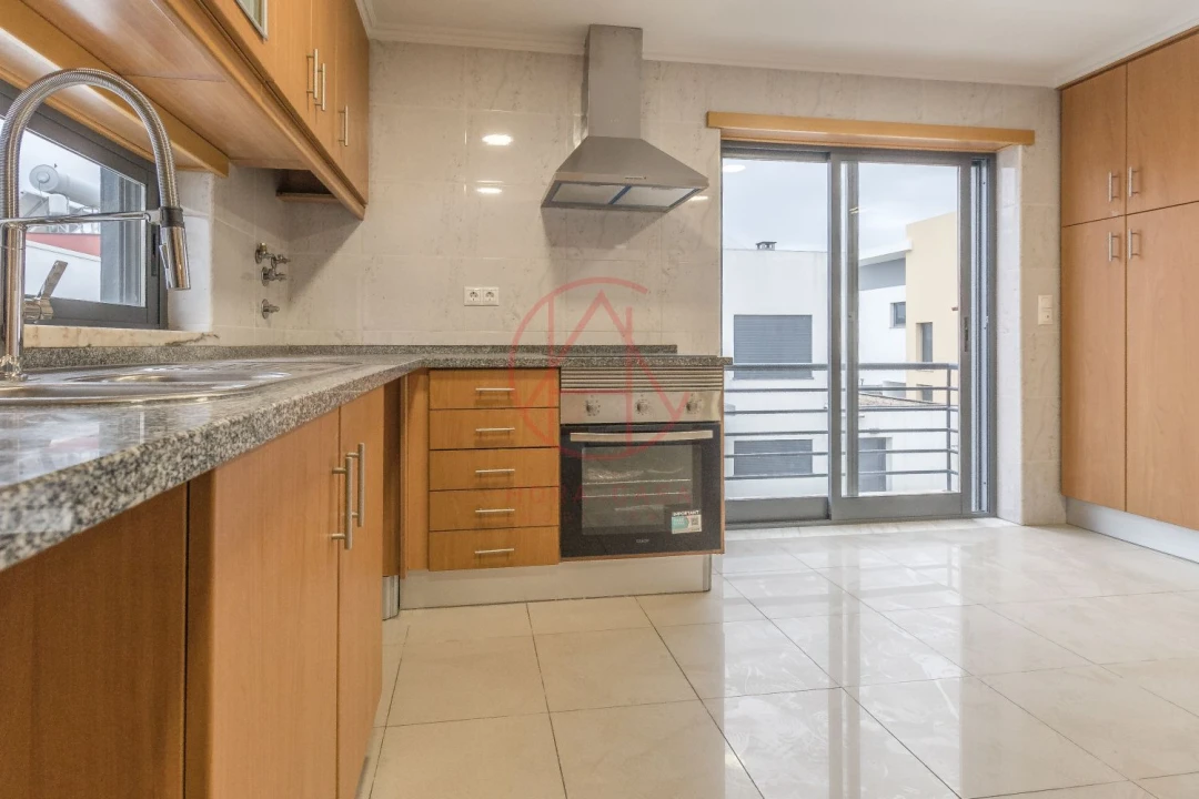 Moradia T5 para Venda em Laranjeiro e Feijó Foto 10