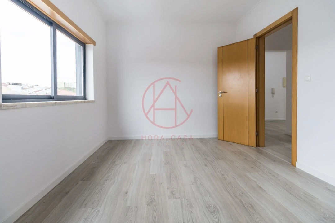 Moradia T5 para Venda em Laranjeiro e Feijó Foto 29