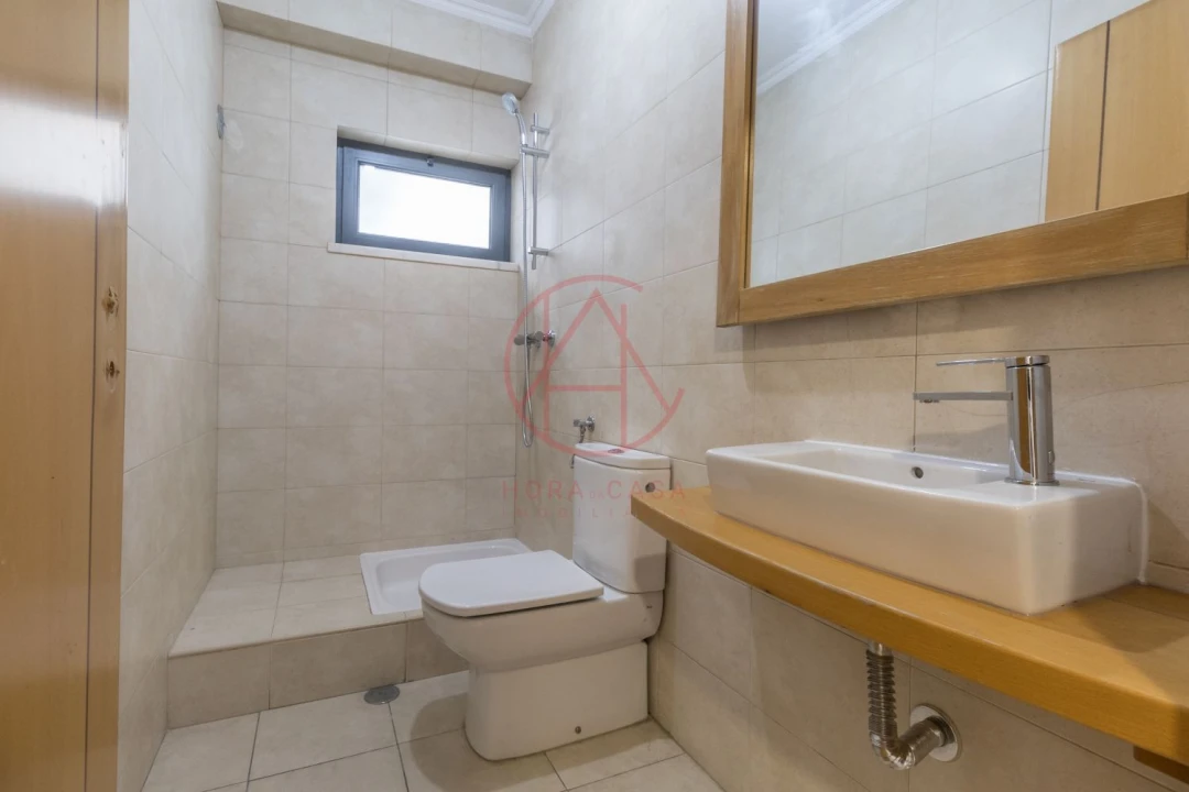 Moradia T5 para Venda em Laranjeiro e Feijó Foto 13