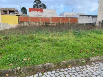 Terreno para Venda em Castêlo da Maia
