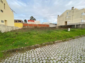 Terreno para Venda em Castêlo da Maia