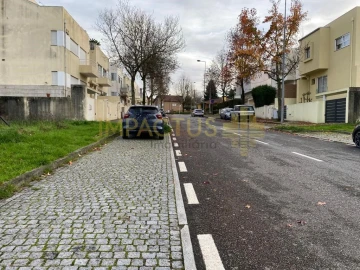 Terreno para Venda em Castêlo da Maia