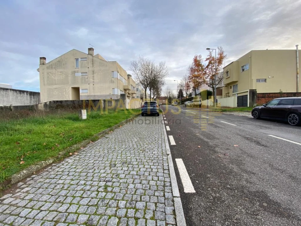 Terreno para Venda em Castêlo da Maia Foto 7