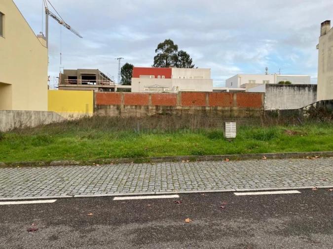 Terreno para Venda em Castêlo da Maia Foto 14
