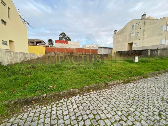 Terreno para Venda em Castêlo da Maia Foto 10