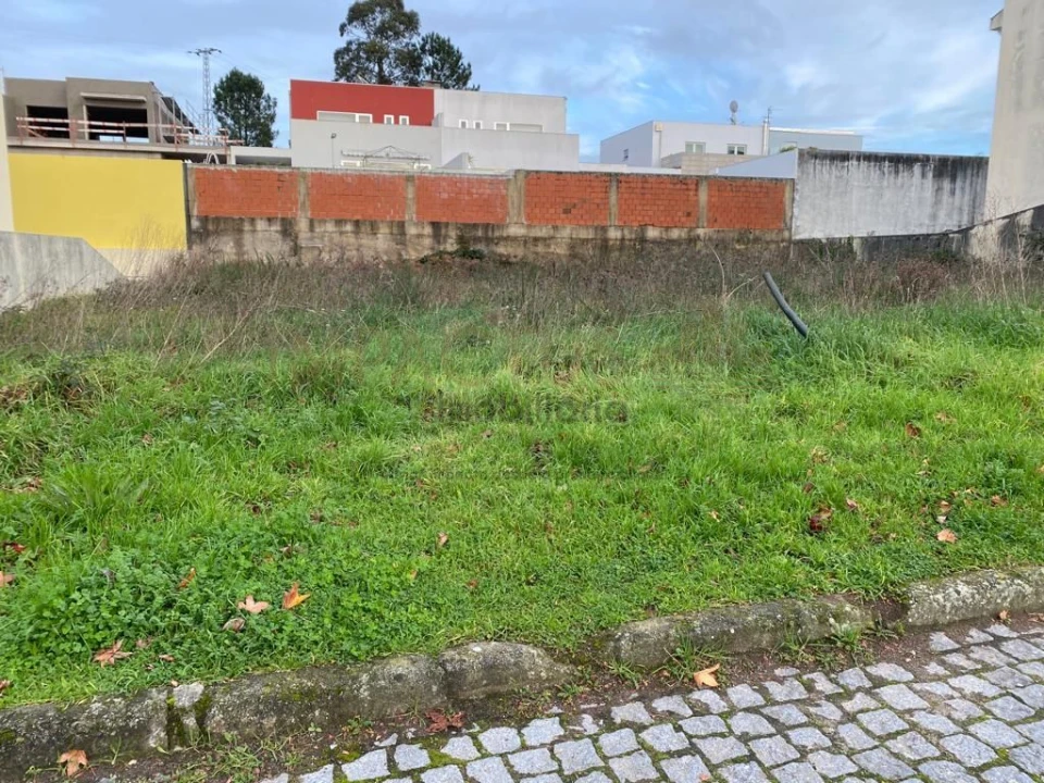 Terreno para Venda em Castêlo da Maia Foto 11