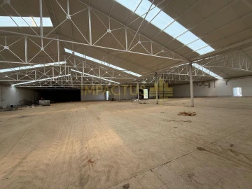 Loja para Venda em Bougado (São Martinho e Santiago)