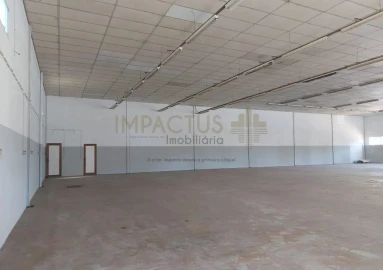 Loja para Arrendamento em Aveleda