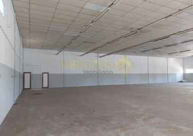 Loja para Arrendamento em Aveleda