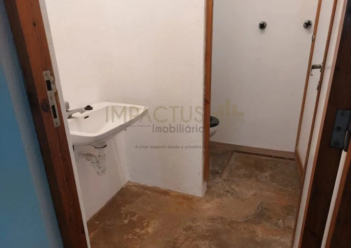 Loja para Arrendamento em Aveleda Foto 14