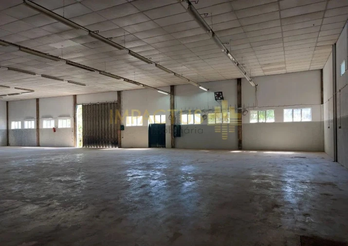 Loja para Arrendamento em Aveleda Foto 3