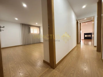 Moradia T6 para Venda em Macieira de Rates