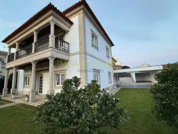 Moradia T6 para Venda em Macieira de Rates