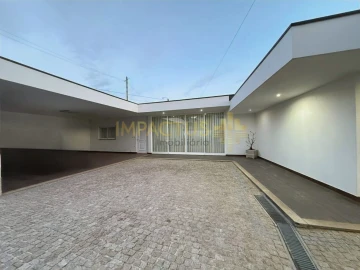 Moradia T6 para Venda em Macieira de Rates