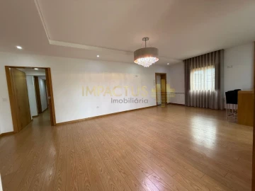 Moradia T6 para Venda em Macieira de Rates