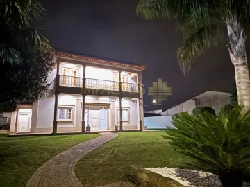 Moradia T6 para Venda em Macieira de Rates