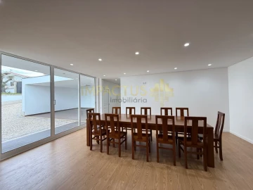 Moradia T6 para Venda em Macieira de Rates