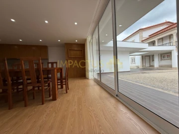 Moradia T6 para Venda em Macieira de Rates