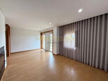 Moradia T6 para Venda em Macieira de Rates