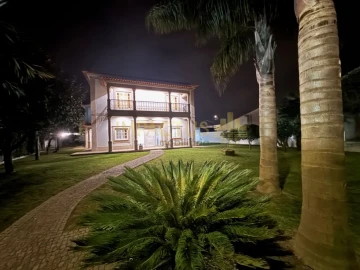 Moradia T6 para Venda em Macieira de Rates