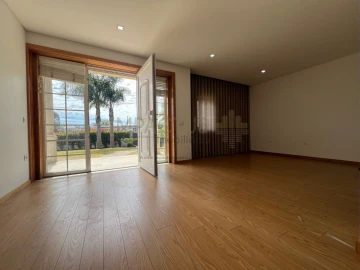 Moradia T6 para Venda em Macieira de Rates